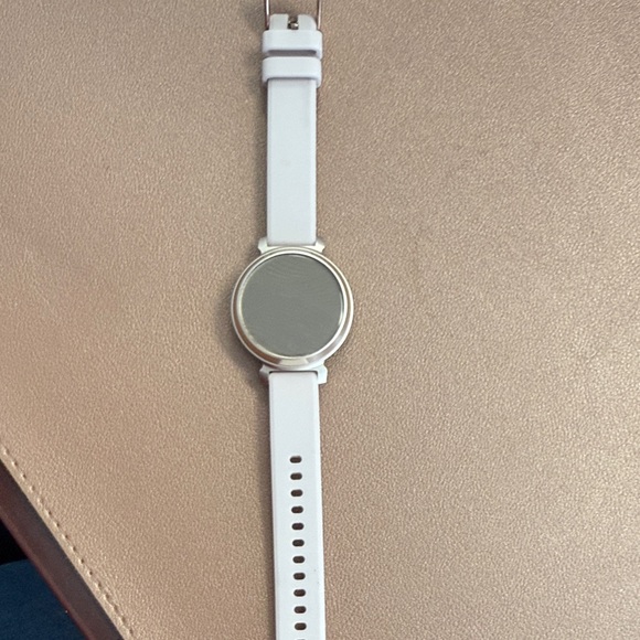 Garmin White Smartwatch with Silver Bezel - Picture 1 of 1